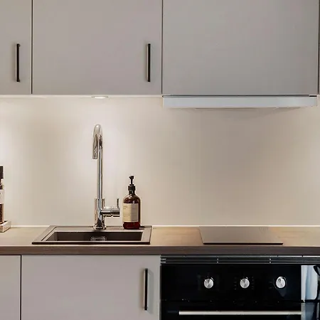 Chic Ground-floor In Midtown *