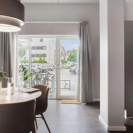 Апартаменты Midtown Flat Орхус