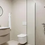 Chic Ground-floor In Midtown