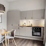 Chic Ground-floor In Midtown