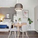 Chic Ground-floor In Midtown *