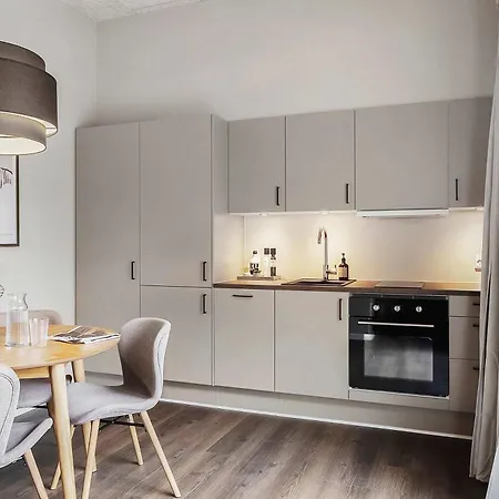 Chic Ground-floor In Midtown