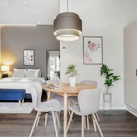 Chic Ground-floor In Midtown *